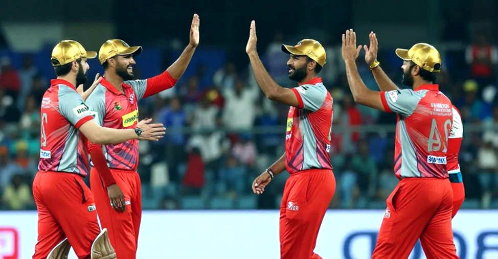 শাদাবের ১১৩*: একটি ইনিংস, একটি রেকর্ড, আর পাকিস্তানের ব্যাটিং কাঠামোর পুরনো ফাটল